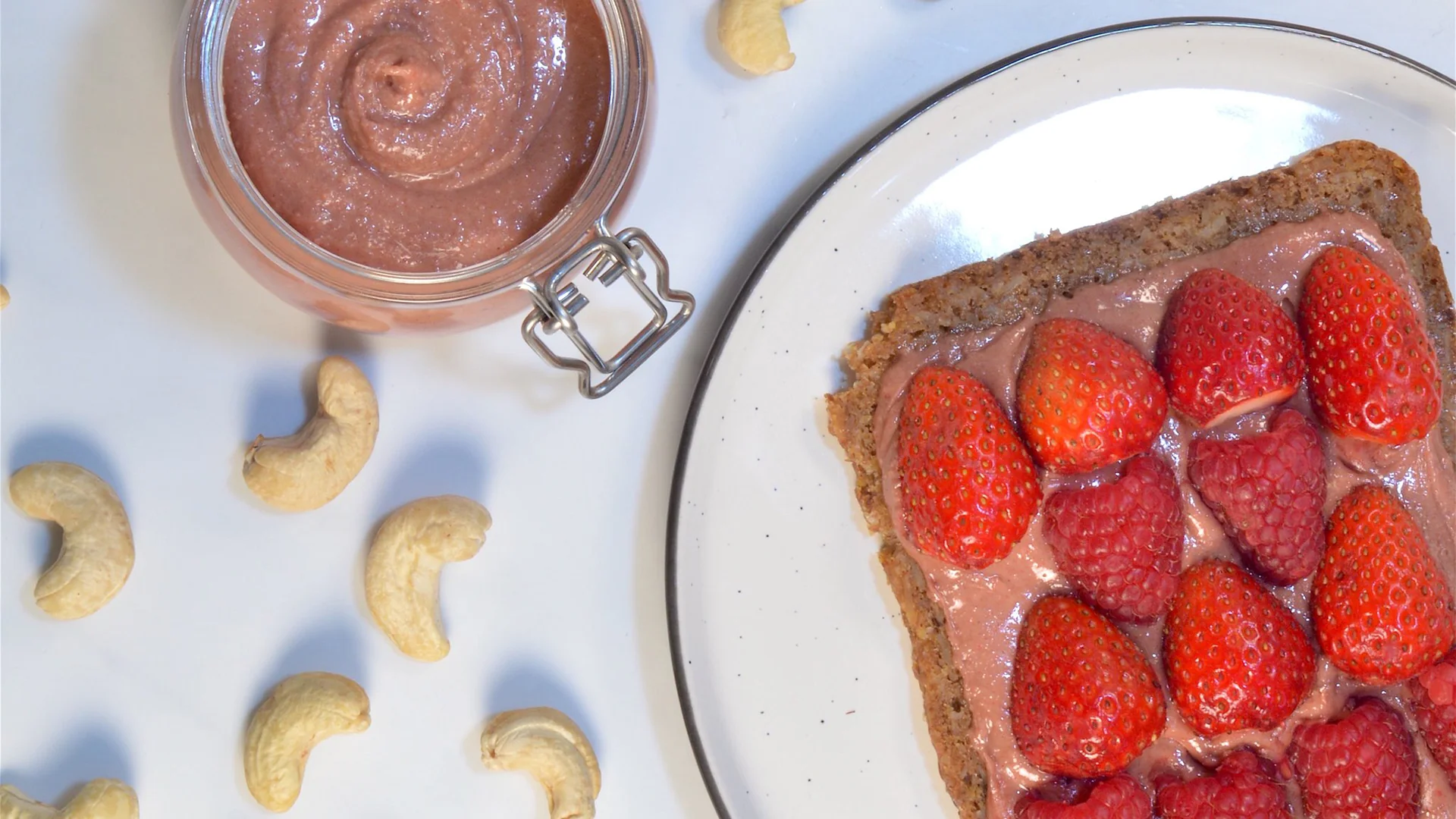 Cashew & Strawberry Vegan Spread